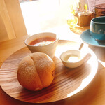 Cafe Kauri - 白パンモーニング