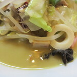 長崎ちゃんぽん・皿うどん 球磨 - スープは明らかに淡い緑井色