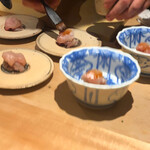 焼き鳥 とりら - 昆布〆ササミに煮切り