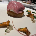 Restaurant Le Proust Miura - 黒毛和牛ロースのポシェ　烏骨鶏の卵とジロール茸　アンチョビのクリーム