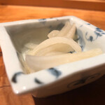 焼き鳥 とりら - 玉葱のピクルス