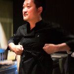 焼き鳥 とりら - 踊る店主