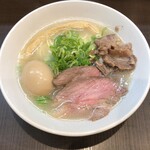 麺屋りゅう - 牛骨すじ肉塩らーめん + 味玉