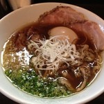 得牛醤油ラーメン