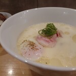 らーめんMAIKAGURA - 白トリュフオイル香る鶏白湯麺