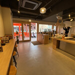 府中焼き としのや - 店内。テーブル席は外のビニールハウス。