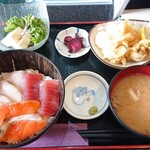 まんや - おまかせ丼と鶏の唐揚げ定食