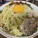 ラーメン二郎 - 小ラーメン（780円）＋汁なし（80円）＋ネギ（100円）＋ニラキムチ（80円）、ニンニクコール
