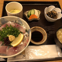 丸新 - あじたっぷり丼