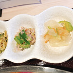 Sumiyaki Dori Satou - サービスの惣菜三種
