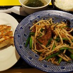 Matsukenchuuka Shokudou - レバニラ炒め定食＋焼き餃子３個セット