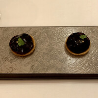 ラ・トゥーエル - ムニュ クール
                      食前のお楽しみ