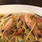 レストラン ヴォン - 葉っぱをどかして天使のエビをアップ