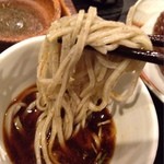 手挽きそば 一心 - 2012.7  濃いめの蕎麦つゆにあいますね。
      