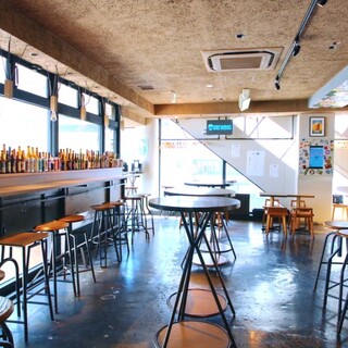 アメリカンスタイルの店内で「昼飲み」を♪初めての方もどうぞ◎