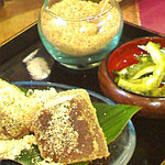 1399106 - お茶うけは、わらびもちとゴーヤーピクルス。ピーナツ粉は泡にかける用