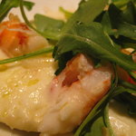 Pizzeria Pancia Piena - エビのピザにズームイン