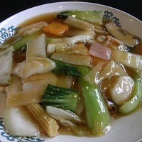 華都飯店 OsakaMetro本町ビル店 - 海鮮炒麺￥1,575