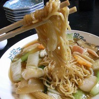 華都飯店 OsakaMetro本町ビル店 - 海鮮炒麺￥1,575