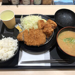 Matsunoya - ロース&唐揚げ定食を豚汁変更