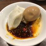 Shisen Ryouri Ganso Mabo Doufu - ランチに付いてる食べ放題の水餃子と味玉