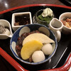 Kammi Dokoro Amamiya - 左から黒ごま団子、コーヒーゼリー栗の渋皮煮、抹茶ゼリー、きなこナッツわらび餅
                前はあんみつ