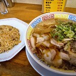 ラーメン北斗 - ラーメンと炒飯大盛