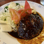 丸千葉 - 土日限定 ハンバーグ 800円。
      ふっくらジューシー、ソースが美味しいです。