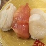 寿司虎 - 貝３貫(帆立、赤貝、ツブ貝)