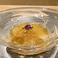 銀座 大石 - カリフラワーのムース・北海道浜中産の塩水漬け馬糞ウニ・増毛町産のボタン海老・根室のホタテ THE北海道！　ふふふ、良い素材をふんだんに使いながら、そのバランスの調整の旨さは流石です