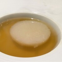 銀座 大石 - スッポンのコンソメスープ、鶏ガラも入れ、野菜に4種類に干した貝を入れ、最後に駿河湾の手長エビ、長時間かけて完成したスープ、一度に色んな旨味をズバッと舌に感じます♪