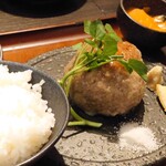 Juntajima Ushi Mikata Pawa-Do Bai Gorio - 純但馬牛100%絹ごし大とろハンバーグ定食