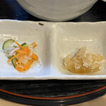 とっと めしや - 2020年11月。小鉢はお新香と数の子の粕漬け。