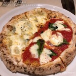 Pizzo Rante Spacca Napoli - 自慢の窯焼きハーフサイズピッツァ
                        マルゲリータ&クアトロフォルマッジ