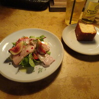 BLU - BLUの海の一皿と自家製チーズフォカッチャ