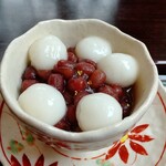 三芳家 - 大きな小豆が丁寧にふっくらと炊き上がっていて見事。甘さはしっかりあって寒い時期にぴったり。