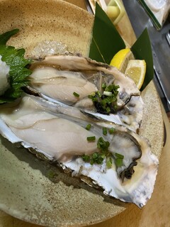 h Gyogyogyo - 北海道昆布森産の真牡蠣