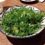 魚寿司 大塚のれん街 - ネギいっぱいの揚げナス