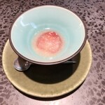 イチリン ハナレ - 口直し：トマト ライチに漬けて