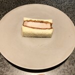 イチリン ハナレ - 酢豚 エゴマのシードとマスタードの蜂蜜漬けのサンド