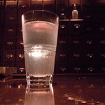 バー・ジュニパー - スタインヘイガーを飲む