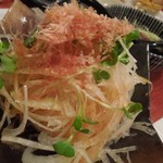 鍛冶屋 文蔵 - さっぱりぽん酢味の「オニオンスライス」