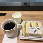 Le repas - 新鮮レタスサンド346円、ブレンドコーヒー255円