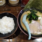 横浜家系ラーメン 中野家 - 