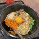 カルビ丼とスン豆腐専門店 韓丼 - 石焼ビビンバ