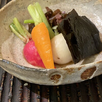 魚菜料理 縄屋 - おなかも目も鼻も楽しませてくれる料理のびっくり箱でした。時期やあるものに合わせて地のものを活かされていて、ひたすらため息。。アイデアに感嘆。。