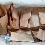 製パン 雅 - ◆購入したもの◆♪
      ひとつずつ丁寧に包装されています♪
      ✿クロワッサンは上の部分を開けて包装していますとレジで説明がありました♪