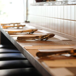 trattoria e poi - 内観カウンター（昼）