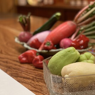 We are particular about safe vegetables from our own farms and local seasonal ingredients.