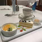 フランス料理店 草月 - デザート（3点）とコーヒー